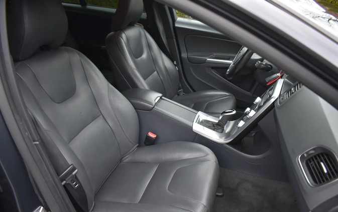 Volvo V60 Cross Country cena 79900 przebieg: 210000, rok produkcji 2017 z Prószków małe 781